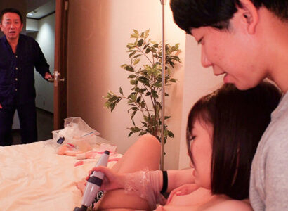 Bố chồng phát hiện con trai chỉ dùng sextoy với con dâu