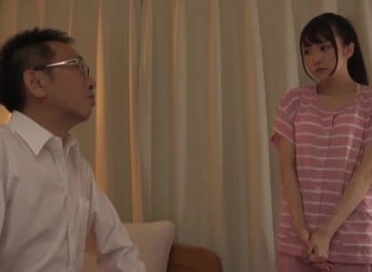 Bố dượng và cô con gái riêng bé nhỏ của vợ